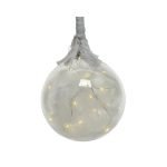 LED karácsonyi gömbdísz. A gömb 15 db micro LED izzót és téli dekorációt tartalmaz.